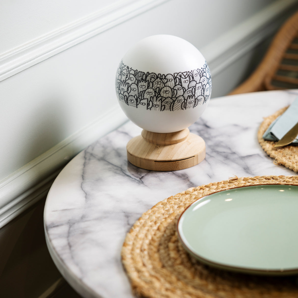 oGoXe-R Pamelito en porcelaine de Limoges posé sur une table
