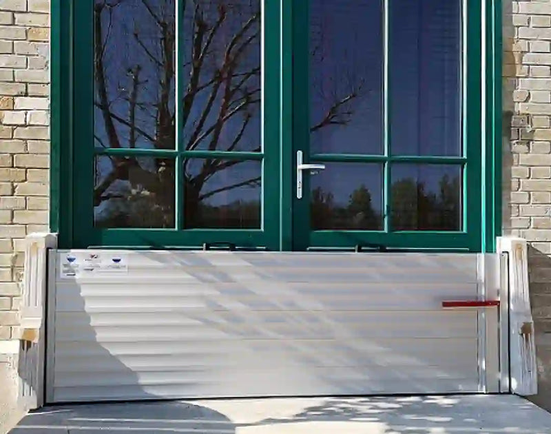 Un batardeau d'eau pour une porte d'entrée double