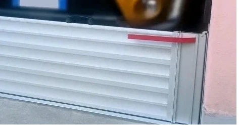 Batardeau anti-inondation sans rail latéral pour porte de garage