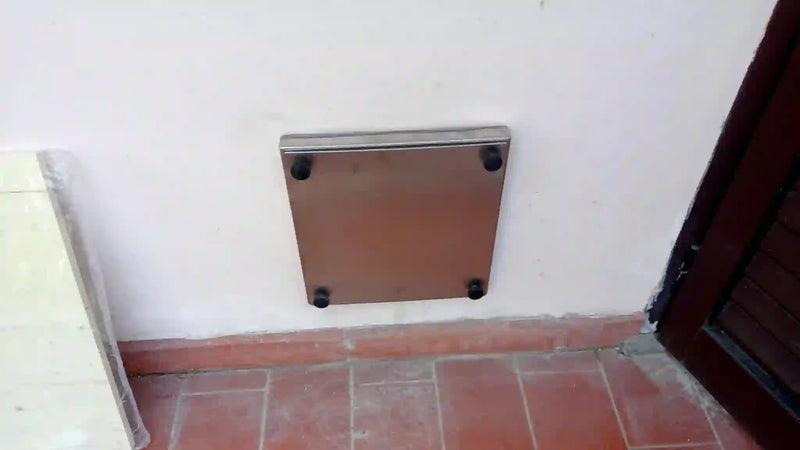 Plaque de protection basse pour facade