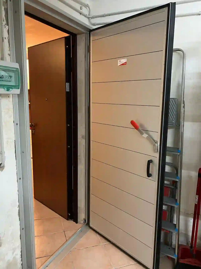 Une porte batardeau dans un local technique