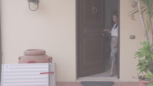Installation d'un batardeau devant une porte