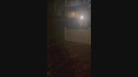 Efficacité d'une barrière anti-inondation installée à l'entrée d'une maison