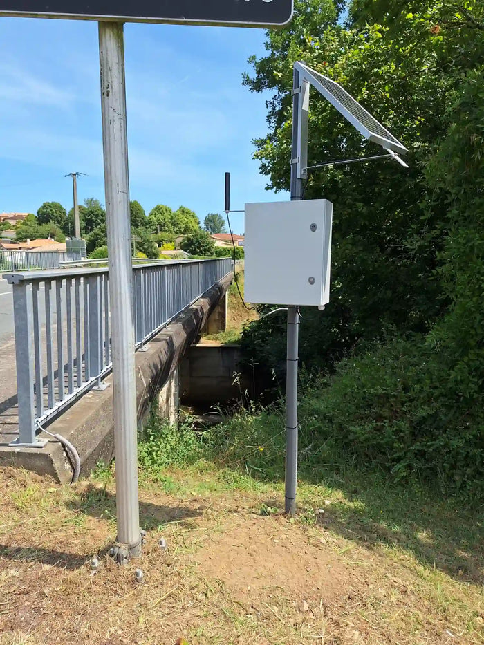 Coffret de transmission 4G d'une station hydrométrique OGOXE